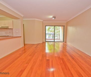 Spacious Apartment Living in Central Miranda - Photo 2