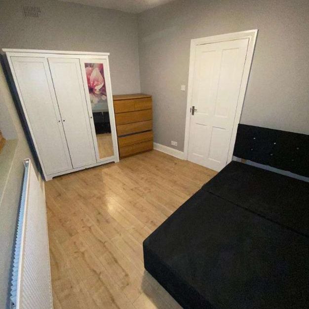 Mundon Gardens, Ilford, Ilford, Essex, IG1 - Photo 1