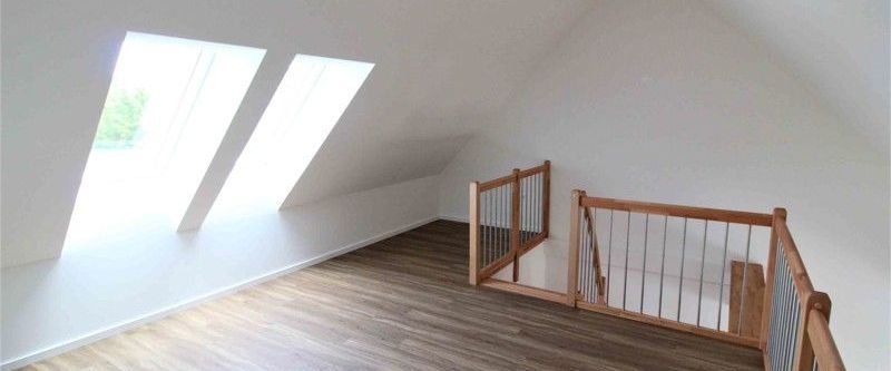 WOW! Helle Galerie-Wohnung im Dachgeschoss - Photo 1