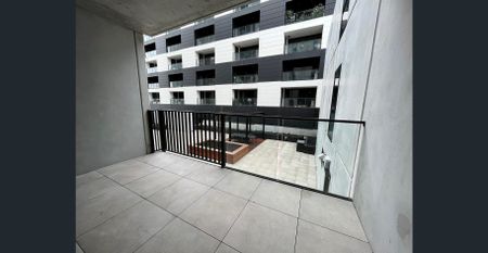 HUGE one bedroom apartment - Photo 2