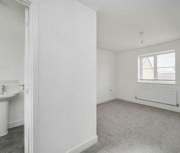 4 bedroom detached house to rent - Photo 5