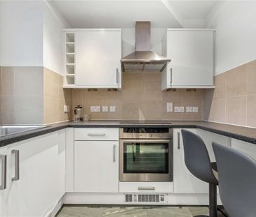 Studio Flat to rent in Queen Anne Street, Marylebone. - Photo 5