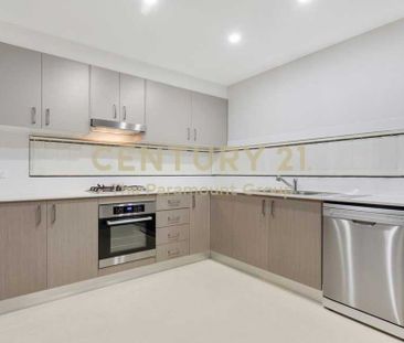 Century 21 the Paramount Group - Photo 1