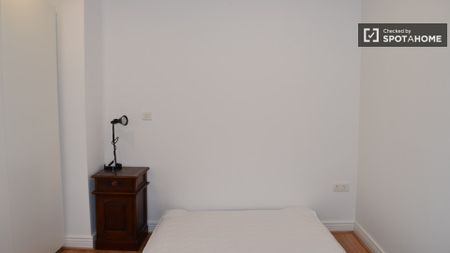 Relaxing room in 3-bedroom apartment in Downtown, Dublin - Photo 4