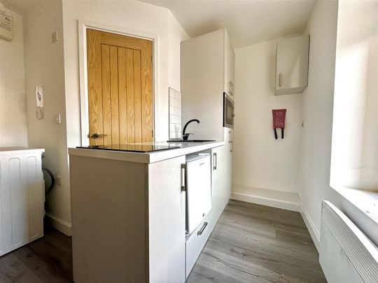 1 bed Studio To Let - Photo 1