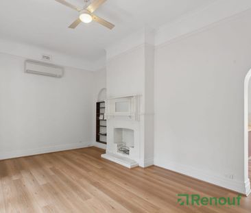 Charming Cottage in an Unbeatable Cottesloe Location - Photo 5