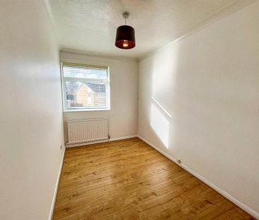 4 bedroom semi-detached house to rent - Photo 6