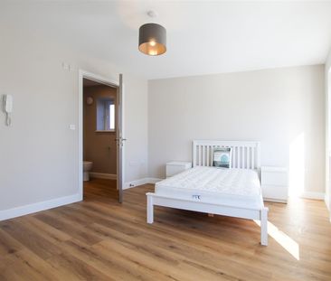 Room 4, High Street, Cherry Hinton, Cambridge - Photo 2