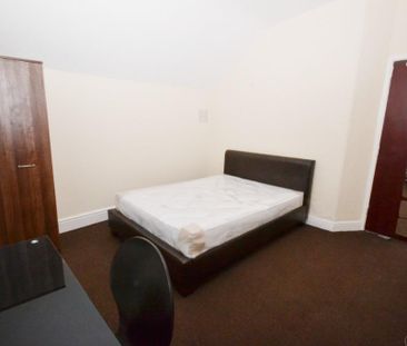 6 bedroom detached house to rent - Photo 5