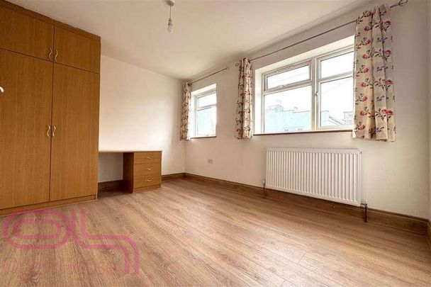 Inverness Road, Hounslow, TW3 - Photo 1