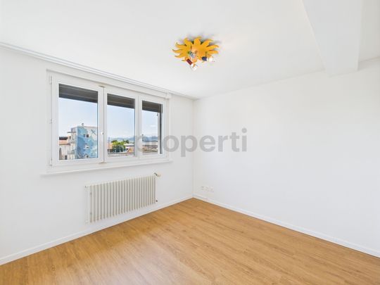 Sunny 3.5-room penthouse apartment in the center of the city of Wil SG / 95 m2 - Photo 1