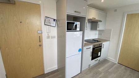 1 bedroom flat to rent - Photo 2