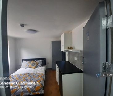 1 bedroom in a house share to rent - Photo 1