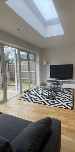 1 bedroom in a house share to rent - Photo 1