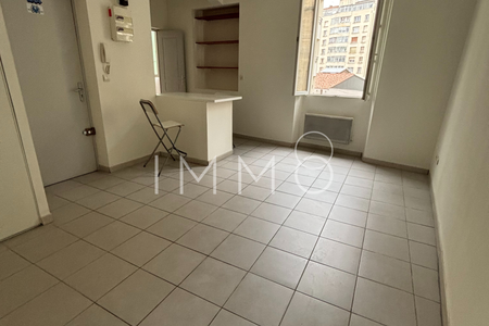 Location Appartement 1 pièce 26m² MARSEILLE 6ème - Photo 2