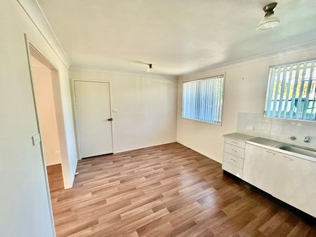 Single level home with 3 bedrooms - Photo 4