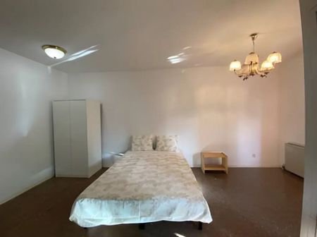 Calle del Cristo de la Victoria, Madrid, Community of Madrid 28026 - Photo 2