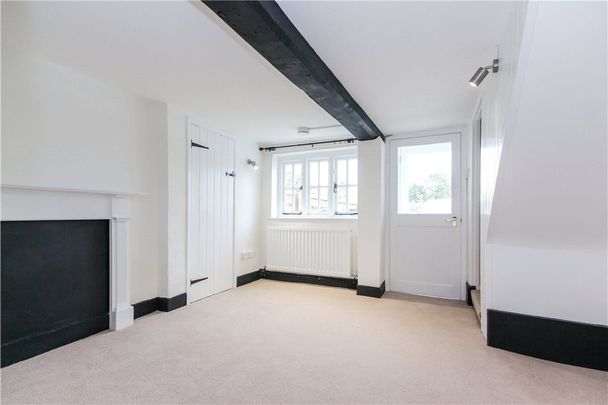 A pretty mid terrace period cottage situated to the South of Oxford. Ideally suitable for a single occupant. - Photo 1