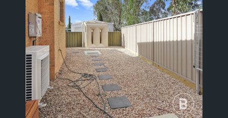 3 BEDROOM TOWNHOUSE - Photo 5