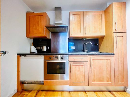 2 bedroom Flat To Let - Photo 1