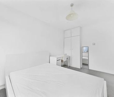 3 bedroom flat in London - Photo 6