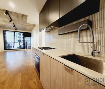Amazing two bedroom apartment in the heart of Docklands - Photo 5