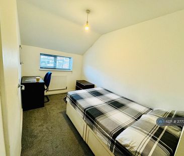 1 bedroom in a flat share to rent - Photo 2