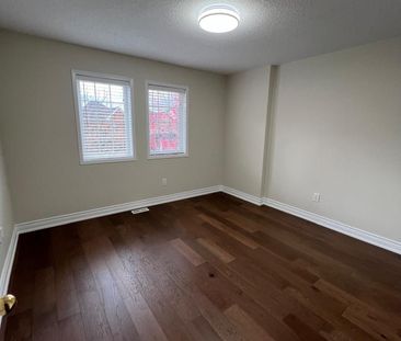 For Lease - 921 Taggart Crescent, Oshawa, Ontario - Photo 3