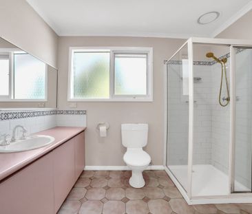 Lovely (5 Bedroom) Family Home in Vermont South - Photo 6