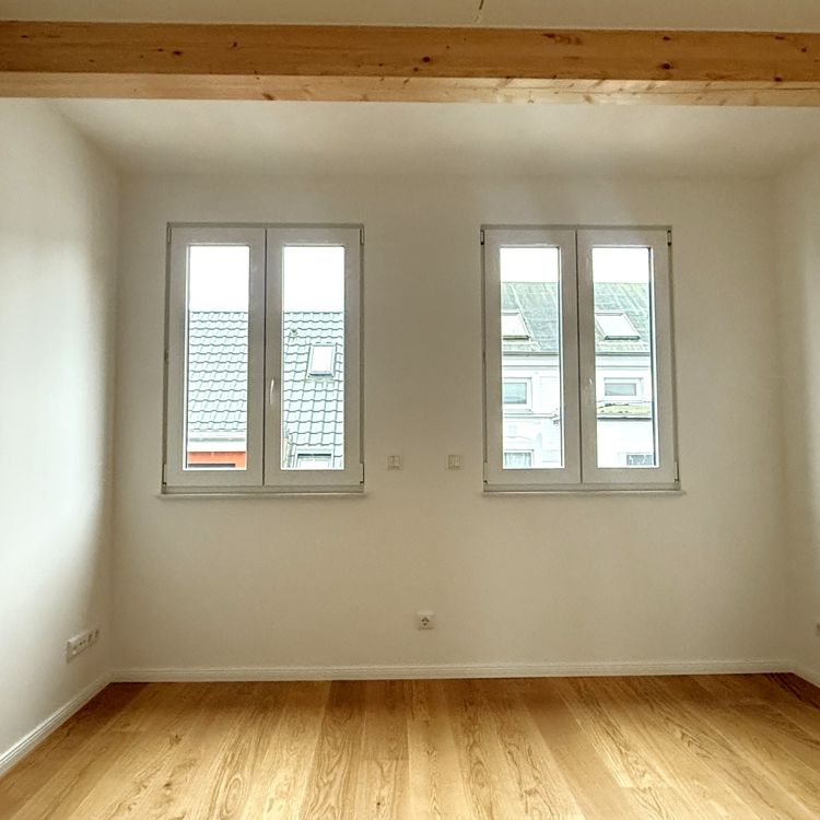 Erstbezug - Neubau 3-Zimmer-Penthouse mit Balkon, Stellplatz, Altersgerecht in 1A-Lage! - Photo 1