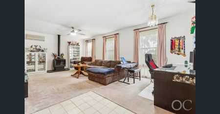 Open the Door to Family-Friendly Living in Aberfoyle Park - Photo 2