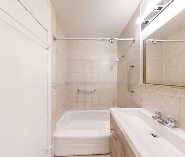 10-20 Bergamot Ave - Photo 5