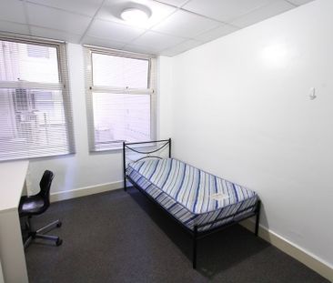 4-bedroom shared unit / apartment, Apt North Terrace - Photo 1