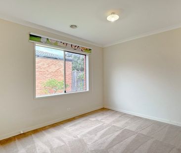 Beautiful Family Home in the Heart of Alamanda – Available for Lease! - Photo 3