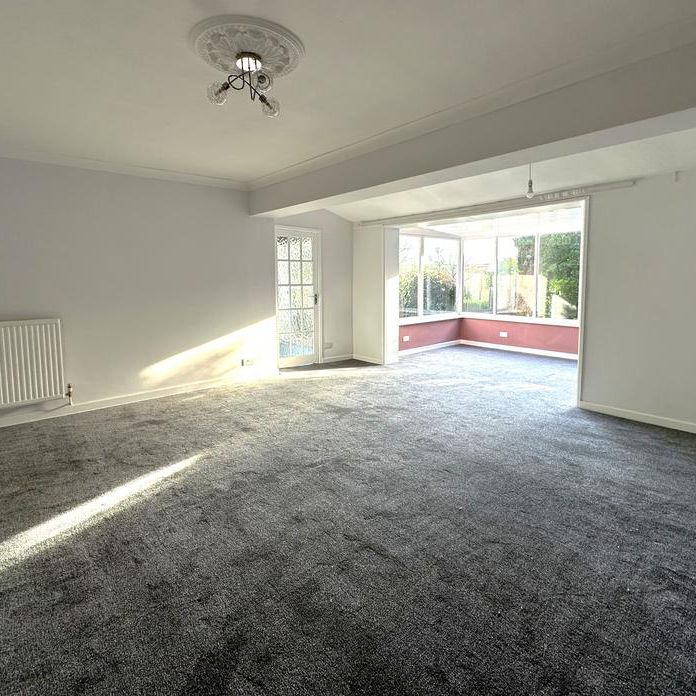 3 bedroom detached bungalow to rent - Photo 1