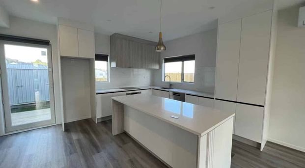 Two levels near new house - First weeks rent free - Photo 1