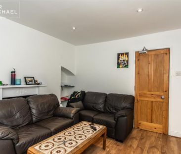 4 bedroom terraced house to rent - Photo 2