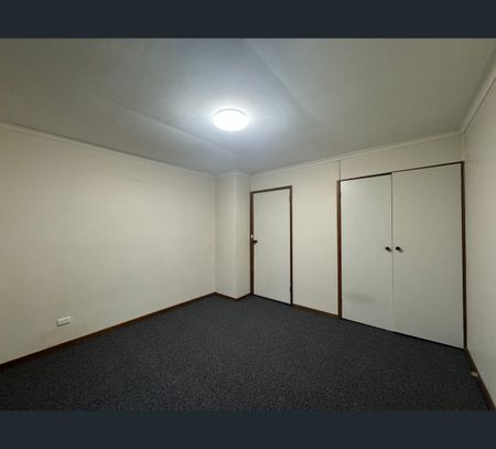 400 English Street, Lavington, NSW 2641 - Photo 4