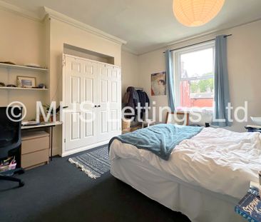 7 Bedroom Mid Terraced House for rent in Regent Park Avenue - Photo 3