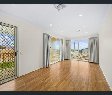 Large family home by the beach - Photo 2