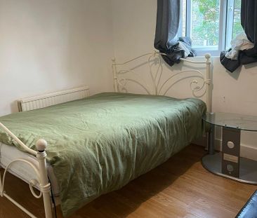 1 bedroom in a house share to rent - Photo 4