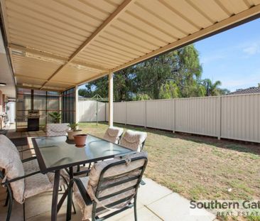 4 BEDROOM HOME WITH WORKSHOP - Photo 4