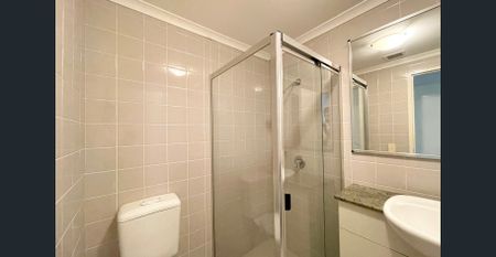 SPACIOUS 2 BEDROOM RESIDENCE IN PYRMONT - Photo 3