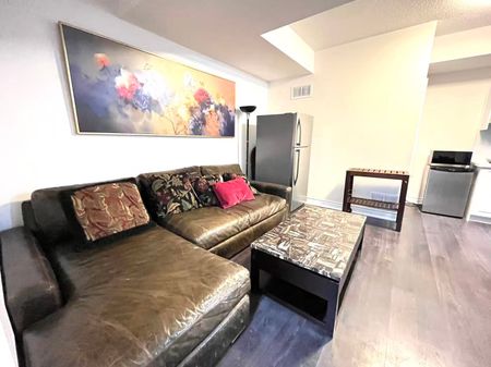 For Lease - 199 CANYON HILL AVE Avenue, Richmond Hill, Ontario - Photo 2