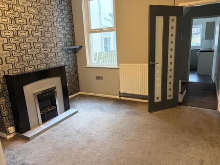 2 bedroom terraced house to rent - Photo 4