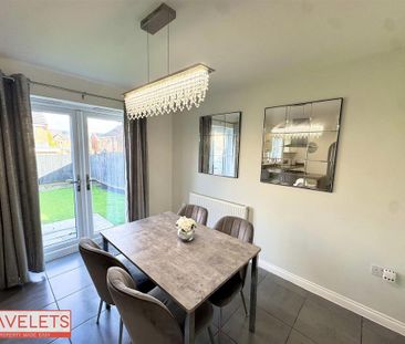 4 bedroom detached house to rent - Photo 2