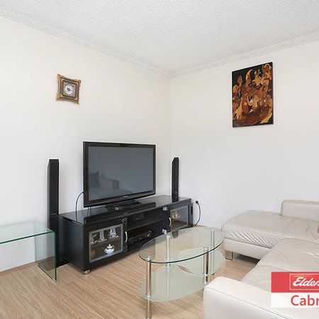 Wonderful 2 bedrooms freshly painted , level 2 full brick unit!! - Photo 3