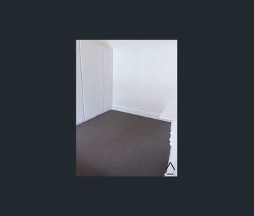 Sunlit 2-Bed House in the Heart of Marrickville - Photo 4