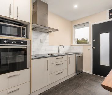 2-Bedroom Unit in the Heart of Merivale - Unfurnished - Photo 5