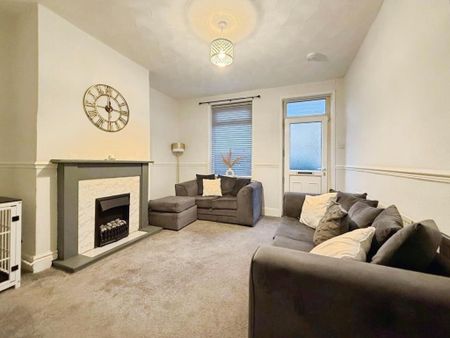 2 bedroom terraced house to rent - Photo 2